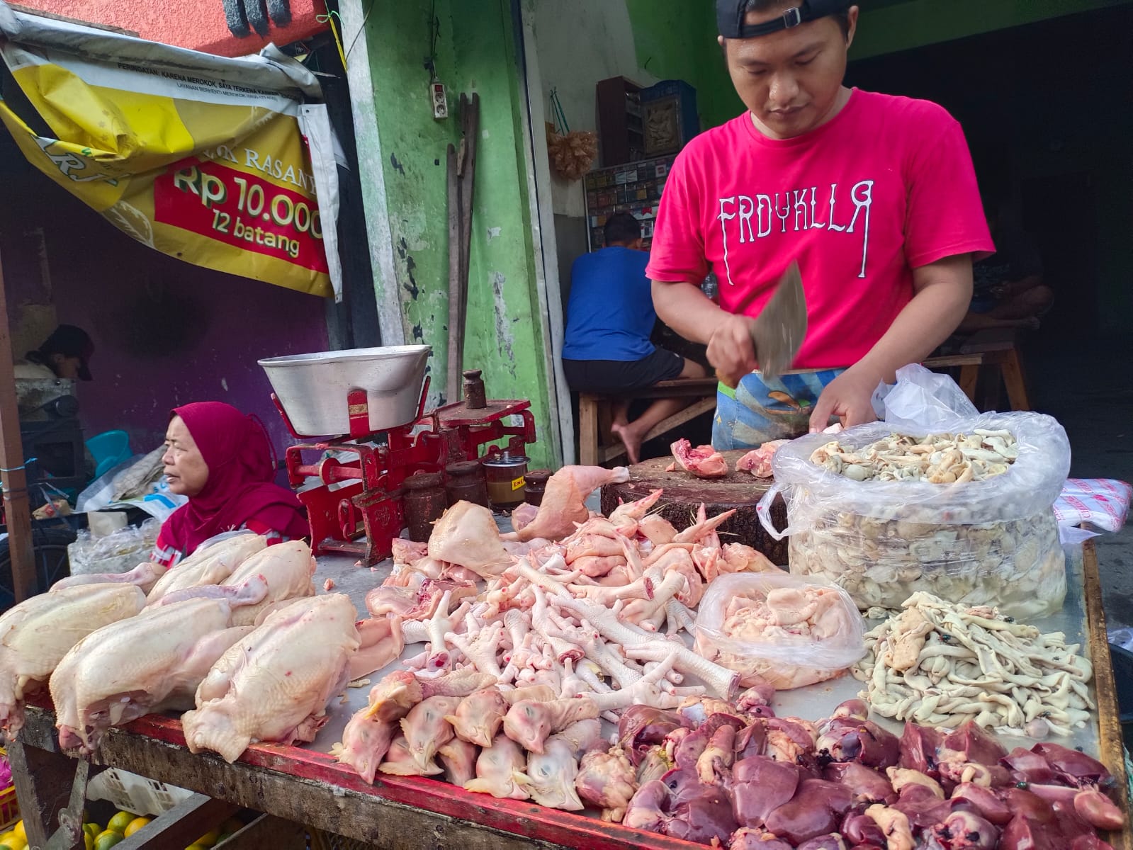 Harga Bahan Pokok di Surabaya Merangkak Naik