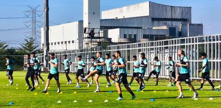 Usai Kalahkan Semen Padang, Persebaya Jalani Latihan di Lapangan ABC Gelora Bung Tomo
