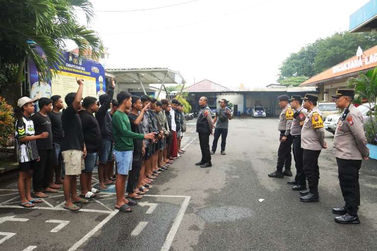 Polisi Kepung Balap Liar di Pacing Mojokerto, 21 Motor Disita dan 37 Remaja Diamankan