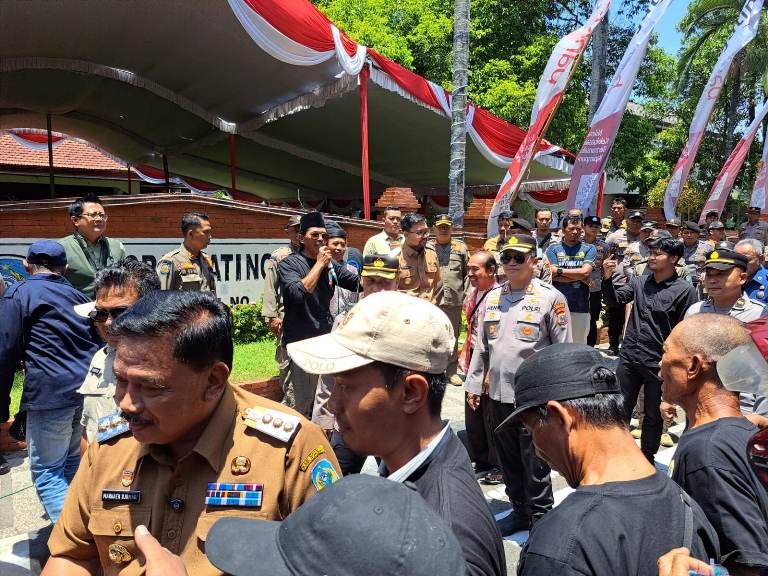 Polres Nganjuk Siagakan Personel Amankan Aksi Damai RT/RW di DPRD