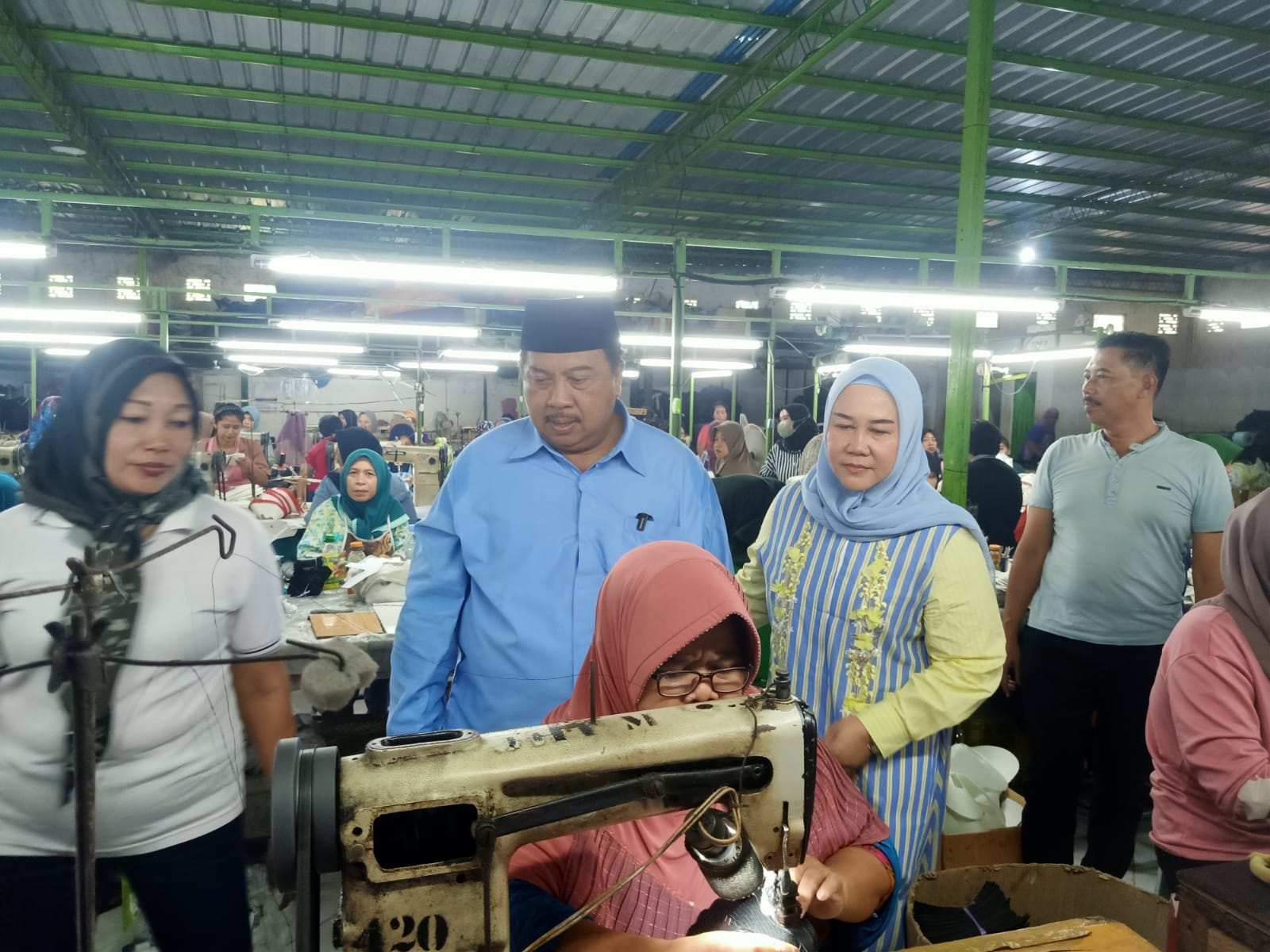 Datangi Industri Sepatu Sambong Dukuh, Warsubi Tekankan Komitmen WarSa Bagi UMKM