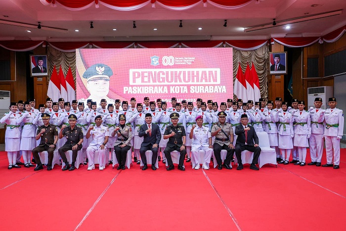 Pemkot Surabaya Kukuhkan 97 Anggota Paskibraka 2025, Wali Kota Eri Titip Pesan Pancasila