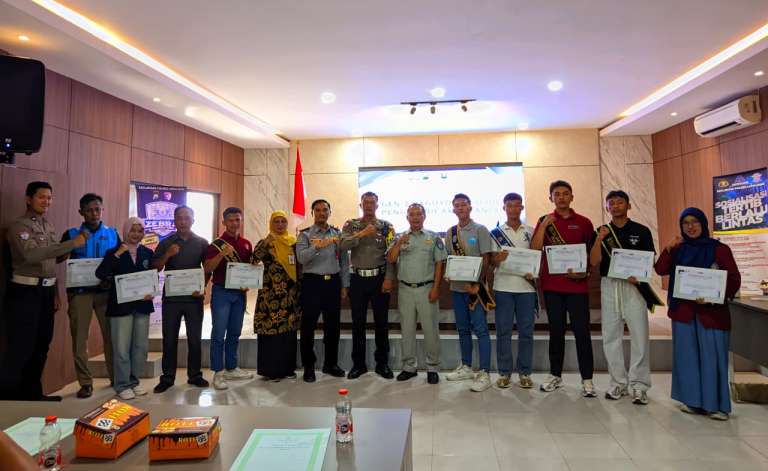 Satgas Preemtif Operasi Zebra Semeru 2025 Ajak Gen-Z, Ojol, dan Pengemudi Ambulans Deklarasi Road Safety