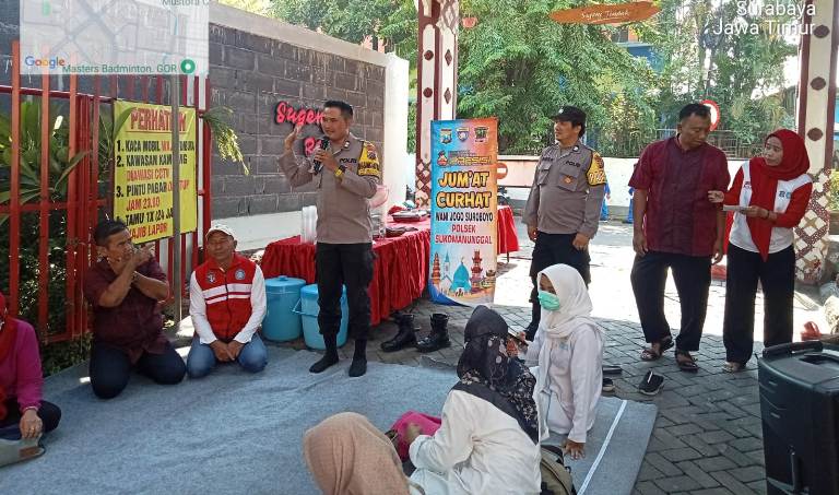 Kapolsek Sukomanunggal Gelar Jumat Curhat di Jalan Donowati IV Surabaya