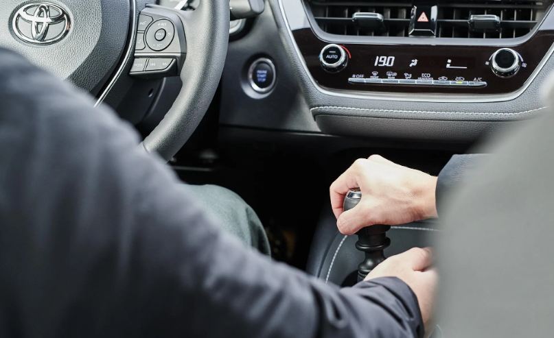 Kenali Tanda-Tanda Kampas Kopling Mobil Manual Mulai Menipis