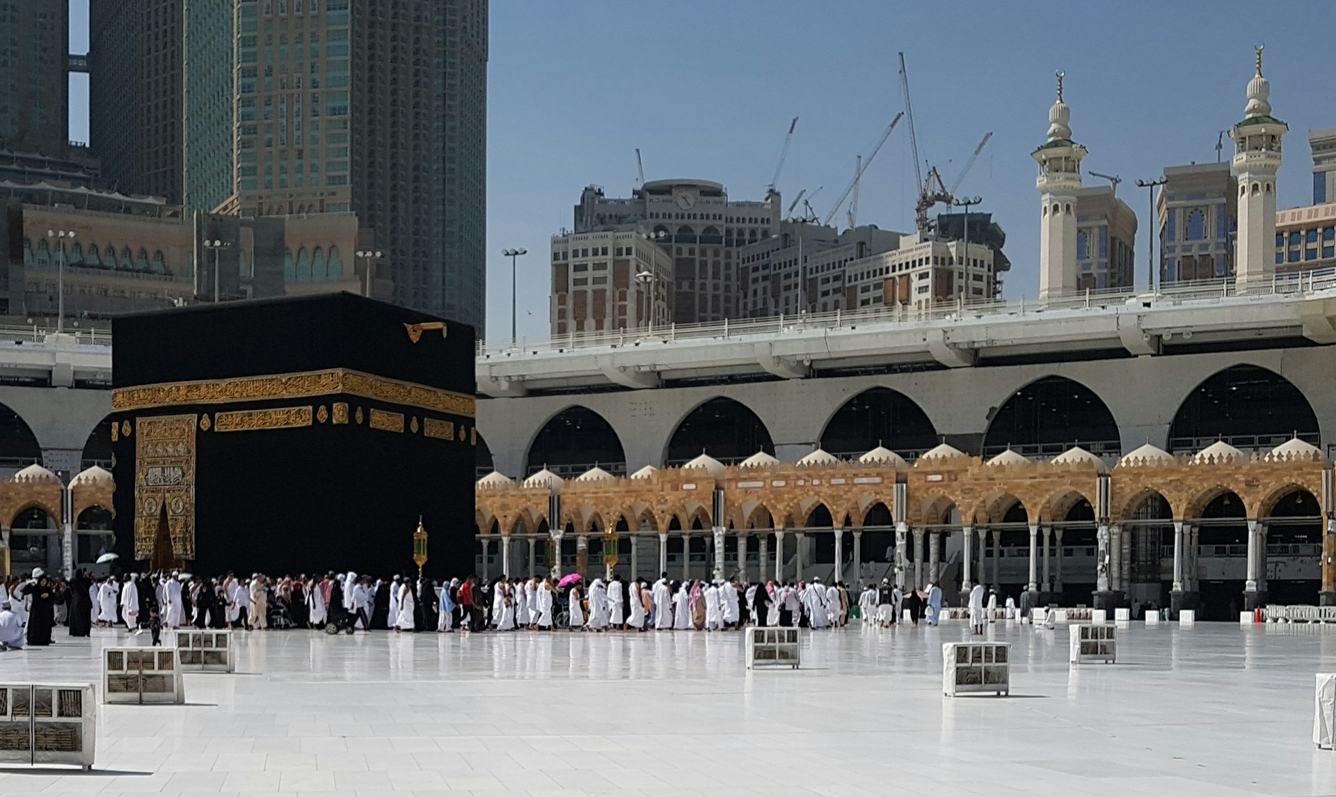Makkah Bercahaya: 5 Tradisi Unik Menyambut Ramadan di Kota Suci