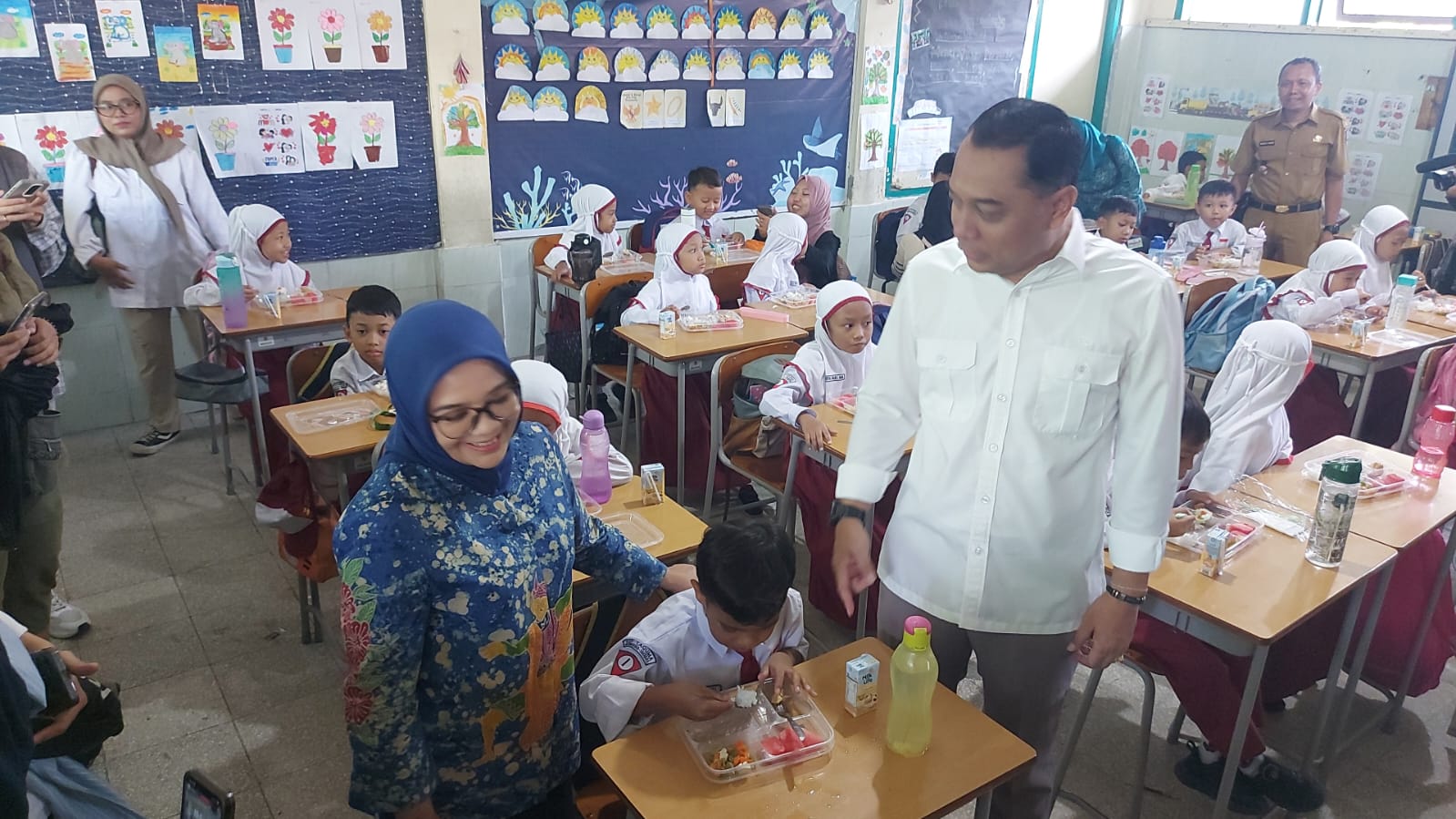 Surabaya Mulai Terapkan MBG Hari Ini, Siswa SD Berterimakasih pada Presiden