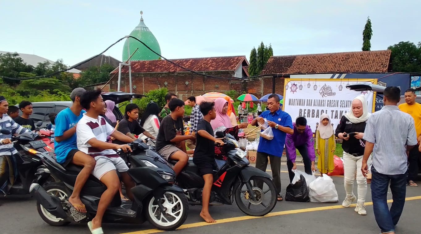 Acungan Jempol untuk WAGS, Berbagi 1.000 Paket Takjil di Menganti