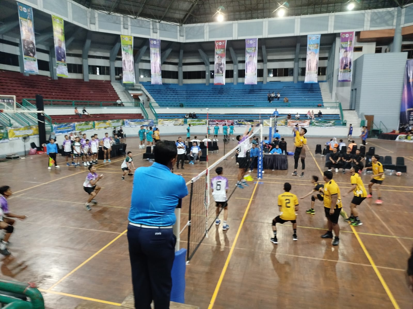 Kejutan di Kandang Sendiri! Dua Putra Terbaik Jember Tersingkir di Babak II Kejurprov Bola Voli U-19