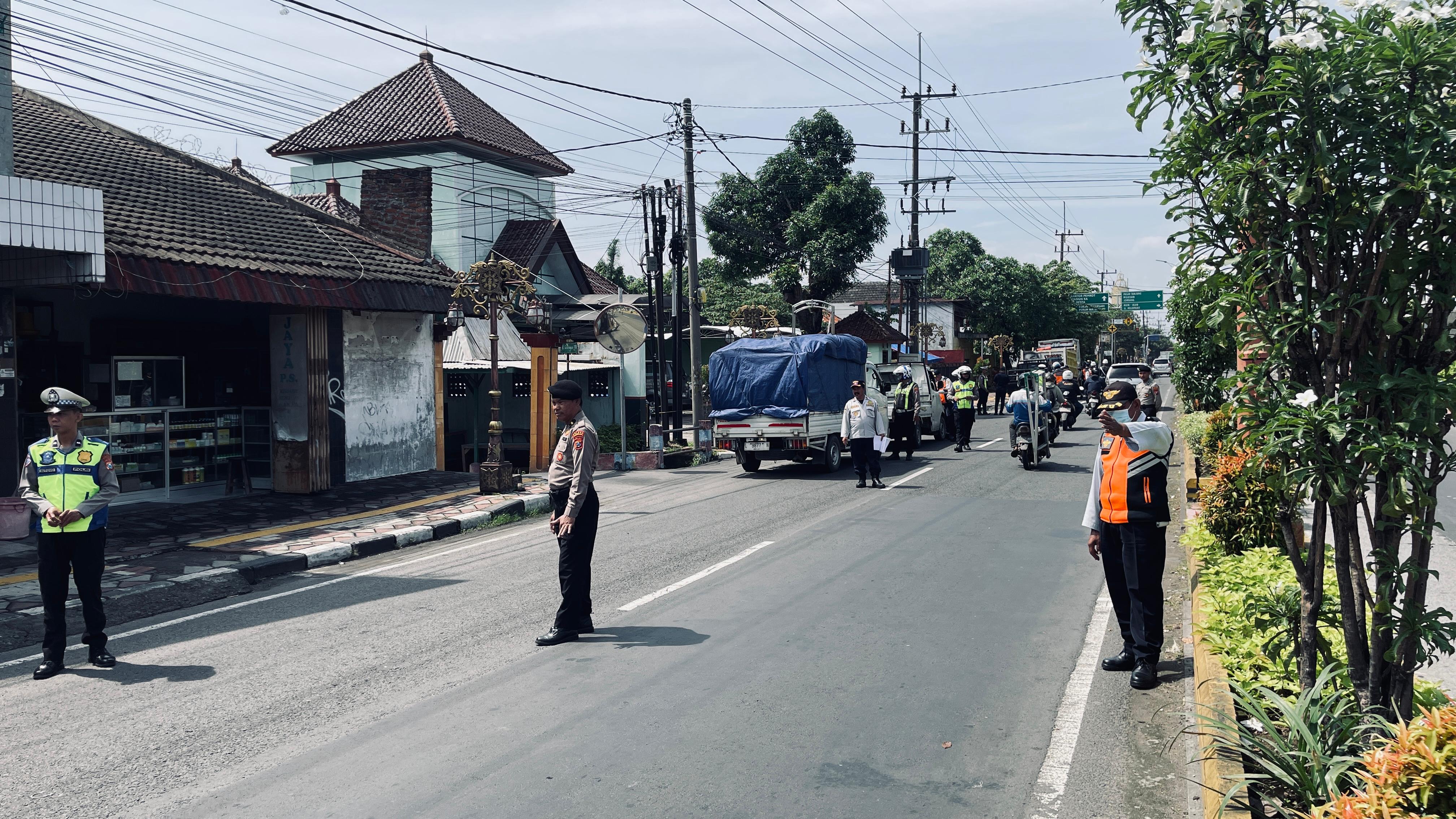 Jelang Lebaran, Truk ODOL Disisir di Jalan Gajah Mada Mojokerto