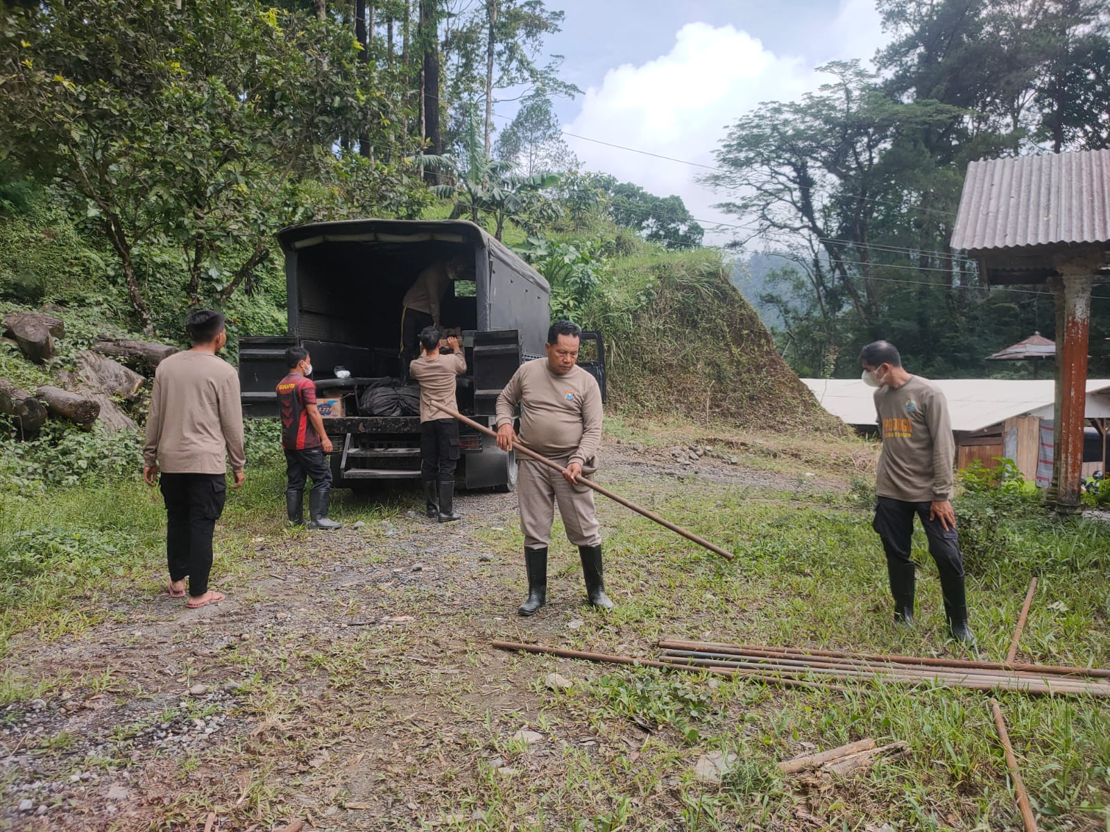 Percepat Pelayanan, Polres Lumajang Dirikan Tenda Pos Tanggap Bencana Pasca Erupsi Gunung Semeru