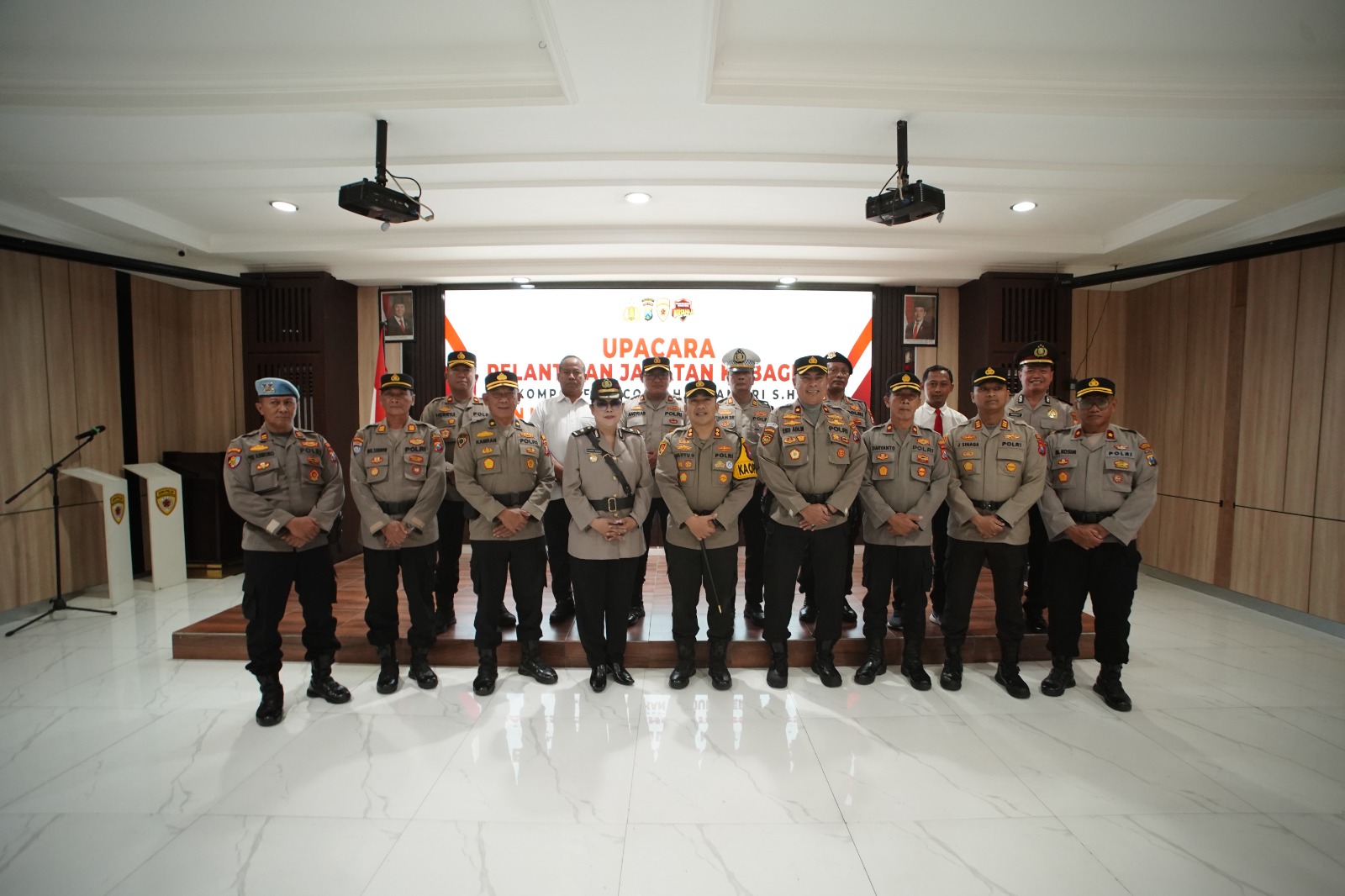 Kapolres Pelabuhan Tanjung Perak Pimpin Pelantikan Kabagren dan Kenaikan Pangkat Pengabdian