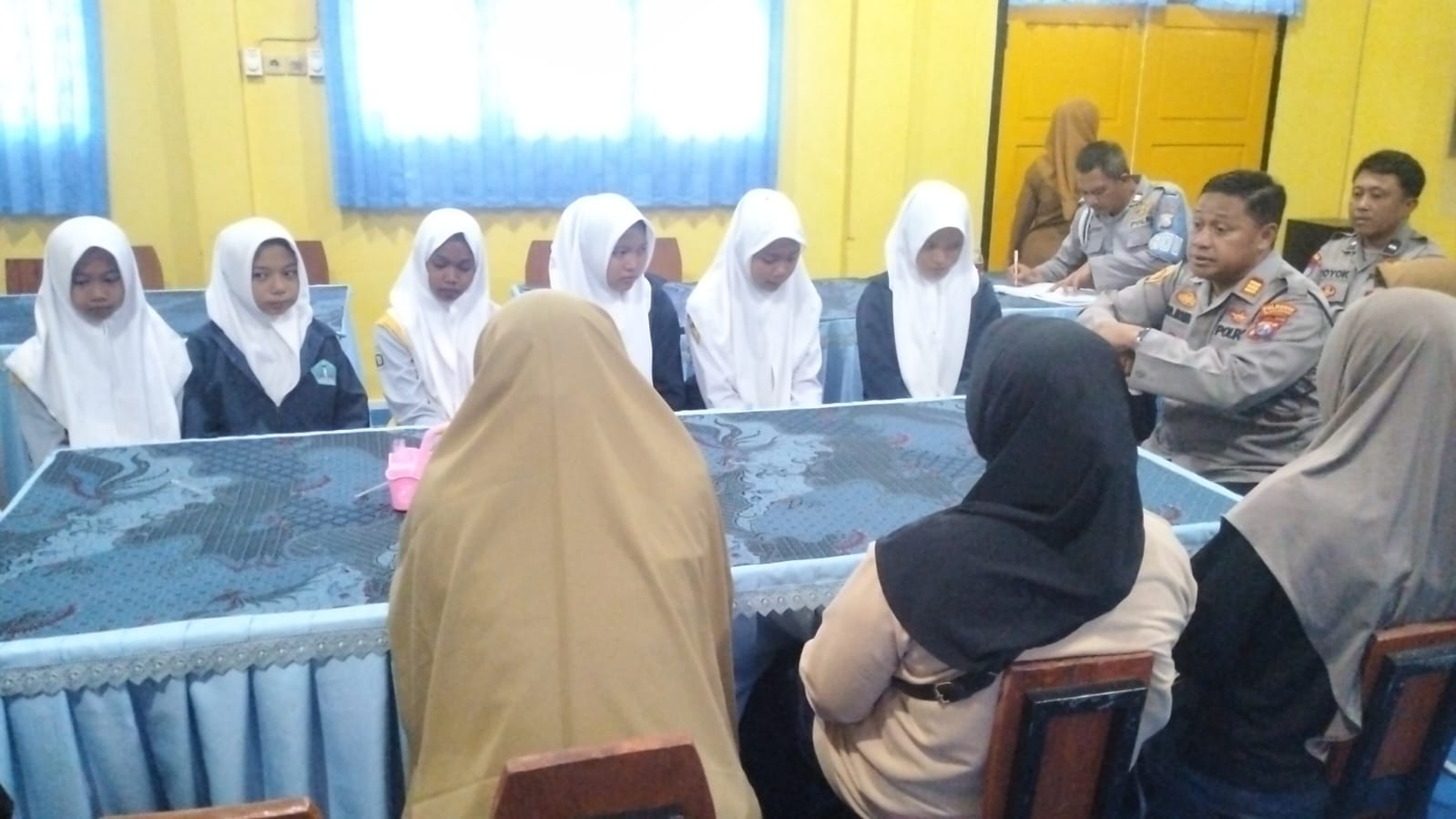 Polsek Cluring Ajak Antisipasi Kenakalan Remaja dan Pelajar di SMPN 2