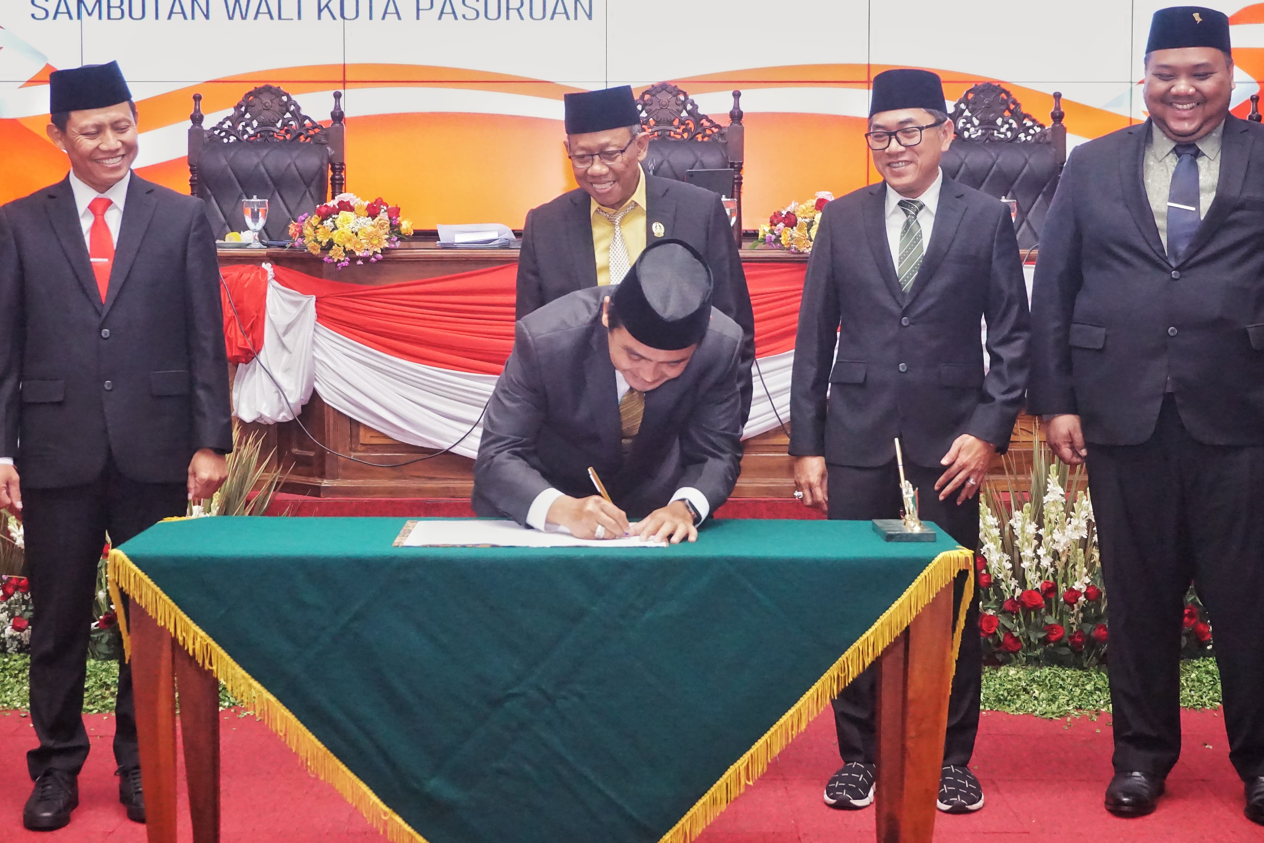 Hadiri Paripurna IV, Wali Kota Pasuruan Tegaskan Komitmen Bangun Kota Lebih Baik