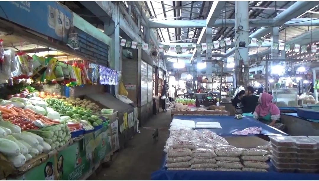 Pedagang Pasar Tanjung Jember Menjerit, Sepi Pembeli Akibat Pasar Bawah Tak Tertib