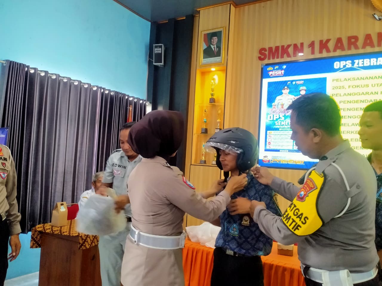 Satlantas Polres Ngawi Laksanakan Police Go To School di SMK Negeri 1 Karanganyar