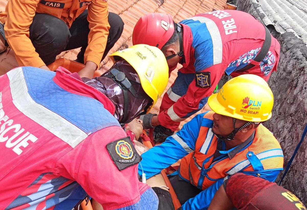 Benahi Atap Kos-kosan di Banyu Urip, Tukang Asal Probolinggo Tersengat Listrik hingga Pingsan