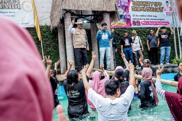 Paslon Maidi-Panuntun Tangkap Ikan Bersama Masyarakat