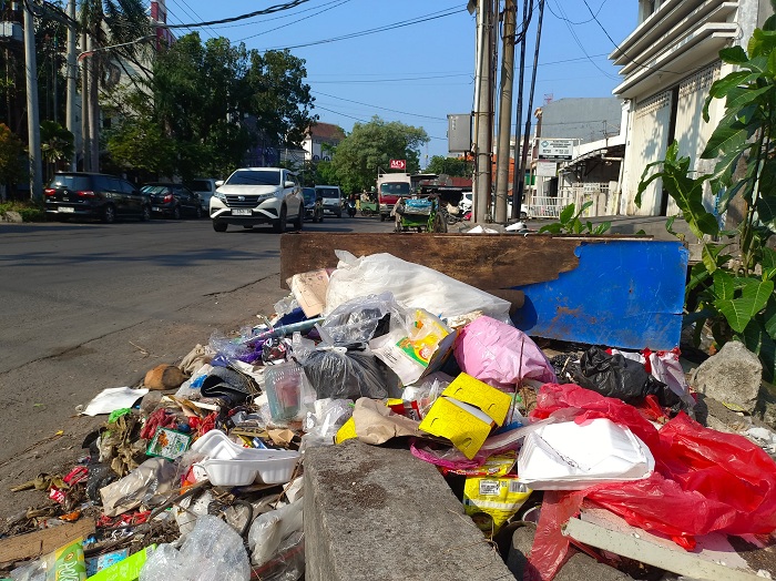 Wajah Kota Pahlawan Tercoreng Tumpukan Sampah, Kesadaran Warga Dipertanyakan