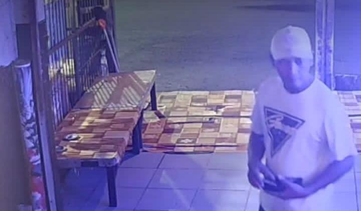 Dompet Penjaga Warkop Balongsari Surabaya Dicuri Pelanggan Terekam CCTV