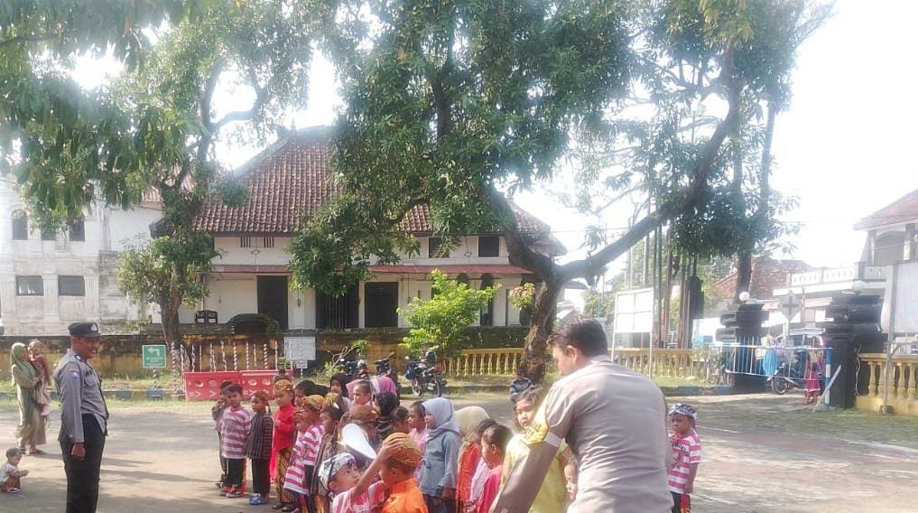 Polisi Sahabat Anak, Polsek Padangan Terima Kunjungan Siswa TK Muslimat Nurul Ummah