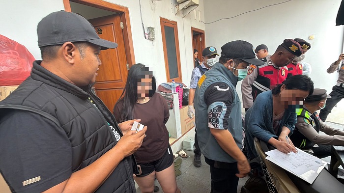 Razia Kos di Dupak Surabaya, 4 Penghuni Positif Narkoba Usai Tes Urine