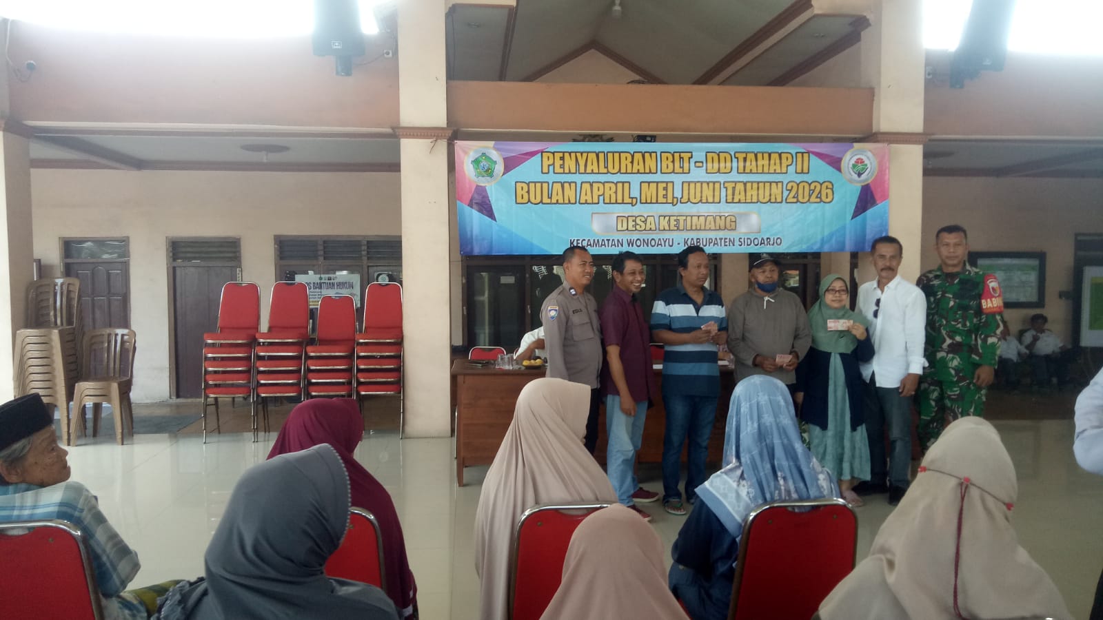 Pemdes Ketimang Wonoayu Salurkan BLT-DD 3 Bulan