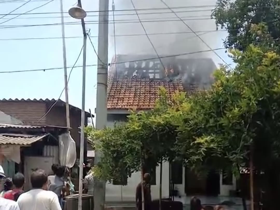 Berteriak saat Mandi, Rumah Warga Rejoso Terbakar
