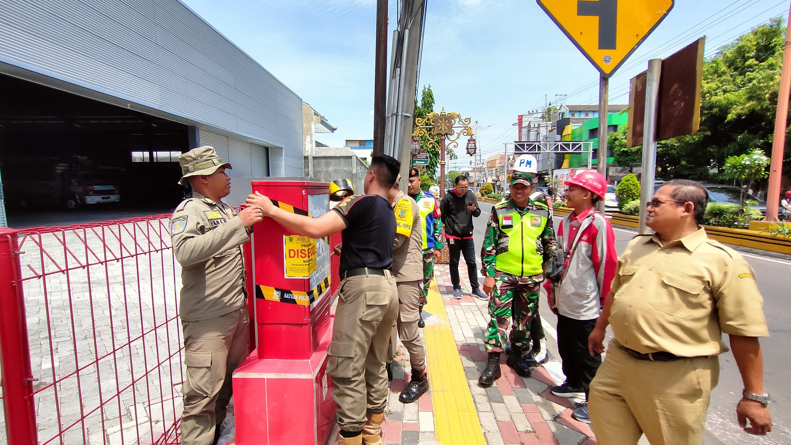 Pemkot Mojokerto Tertibkan Kabel Fiber Optik Ilegal