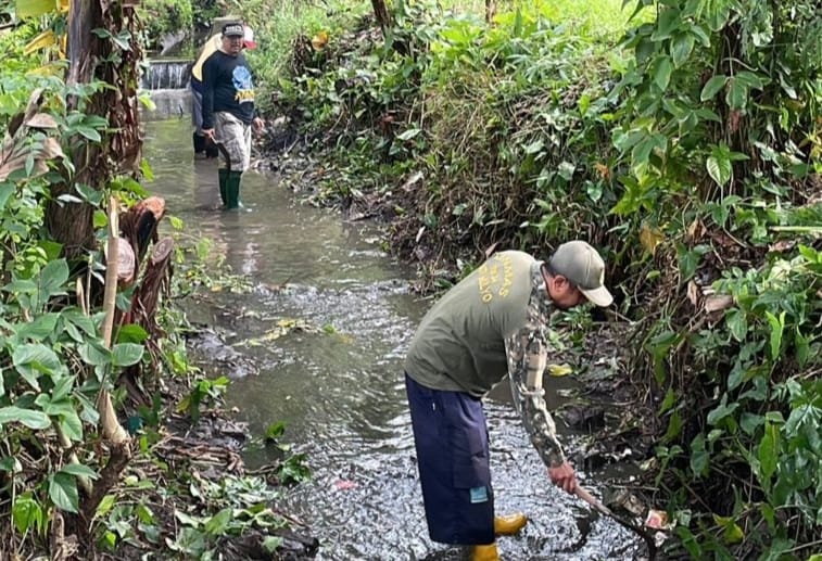 Tiga Pilar Kelurahan Jatimulyo Cegah Banjir dengan Kerja Bakti Bersama