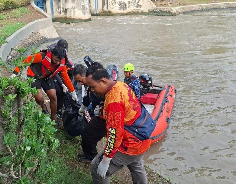 Pria Paruh Baya Tenggelam di Sungai Kalimas Wonokromo Ditemukan Tewas