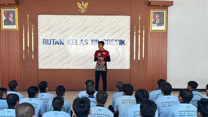 Rutan Gresik Bagikan 750 Kaus Seragam untuk Warga Binaan, Wujudkan Kesetaraan dan Disiplin