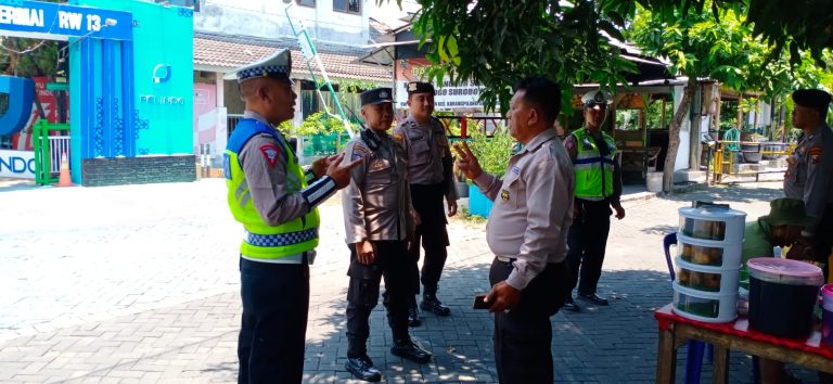 Polsek Karangpilang Patroli Sasar Permukiman Warga