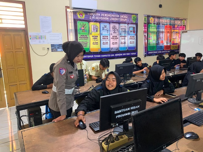 Polres Ngawi Bekali 100 Pelajar SMK PGRI 1 Pahami Pemanfaatan AI