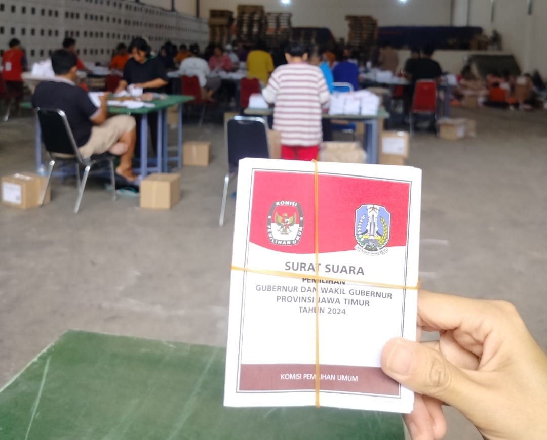 Libatkan 90 Orang, KPU Kota Malang Sortir dan Lipat Surat Suara