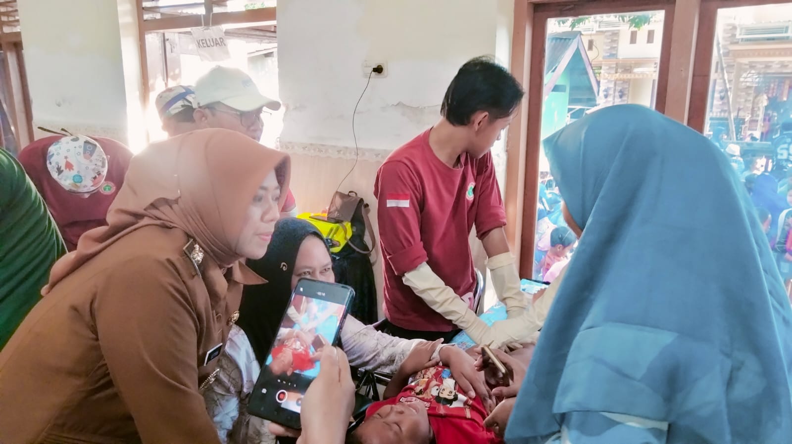 Pantau Khitanan Massal di Jangkar, Wabup Situbondo Komitmen Jaga Keberlanjutan Program