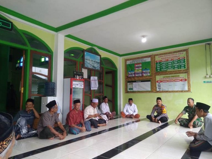 Kapolsek Sekar Silaturahmi dengan Tokoh Agama, Imbau Kamtibmas Usai Salat Jumat