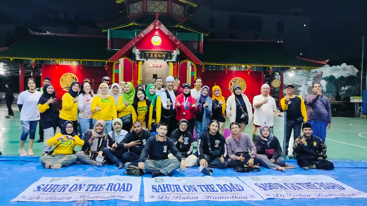 Baksos'e Suroboyo Berbagi 400 Nasi Sahur untuk Pekerja Malam