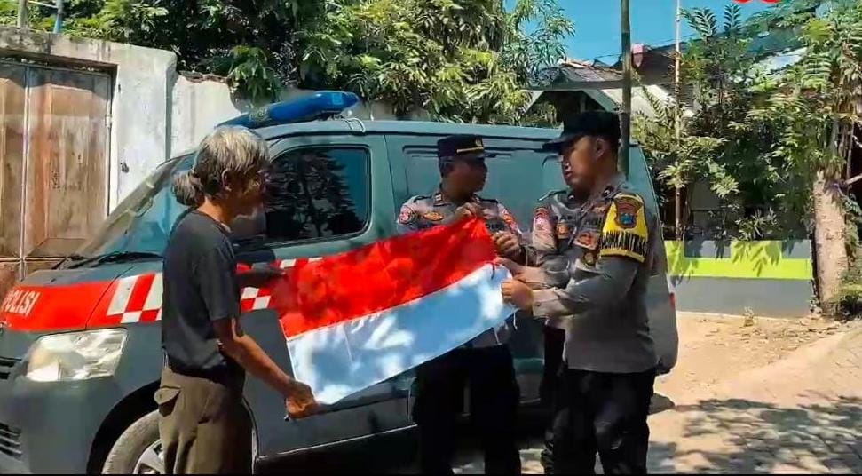 Ribuan Bendera Merah Putih Dibagikan Polres Probolinggo untuk Warga, Bangkitkan Semangat Kemerdekaan