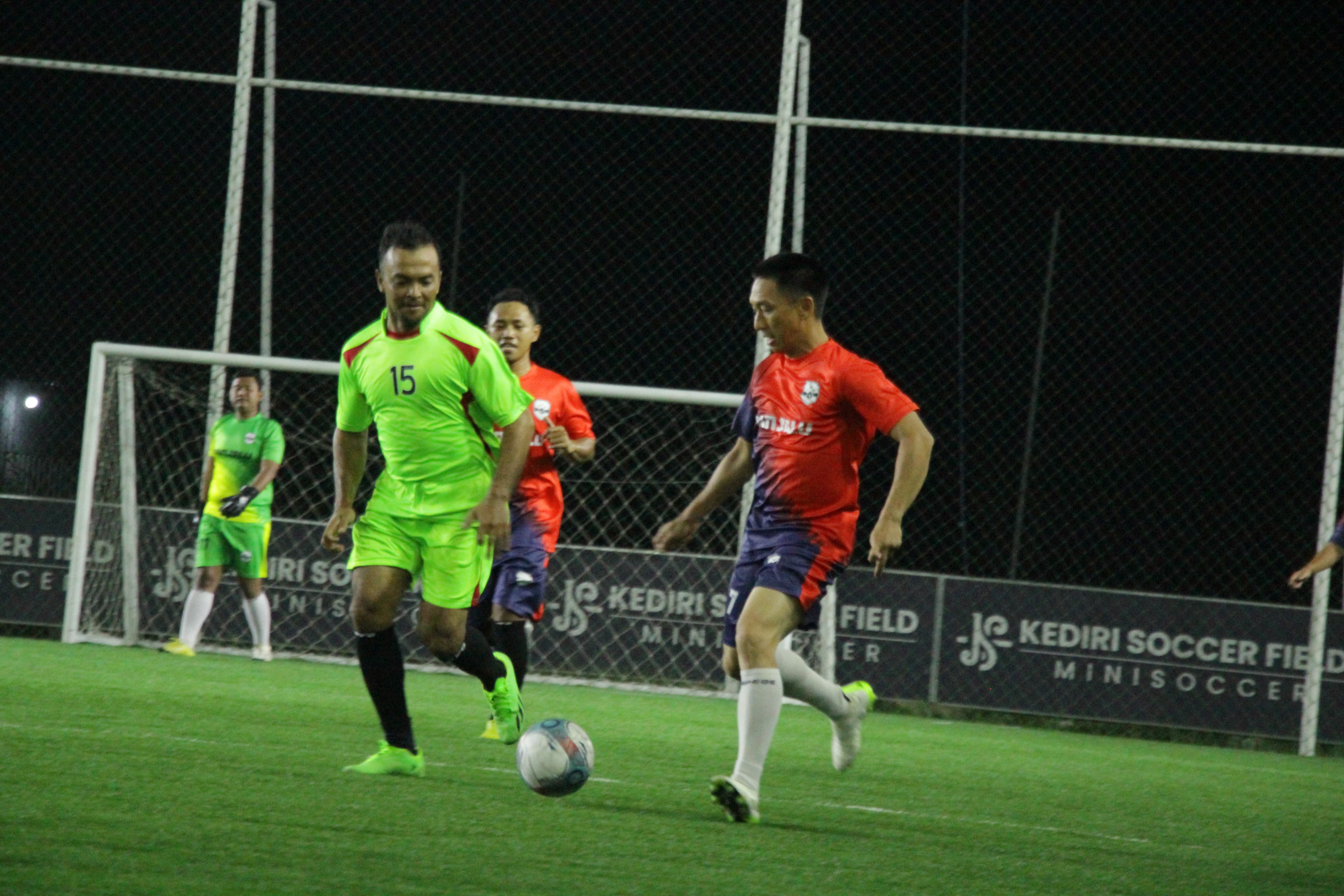 Kapolres Kediri Kota Tanding Mini Soccer Bareng Dandim 0809 dan Humas PT Gudang Garam