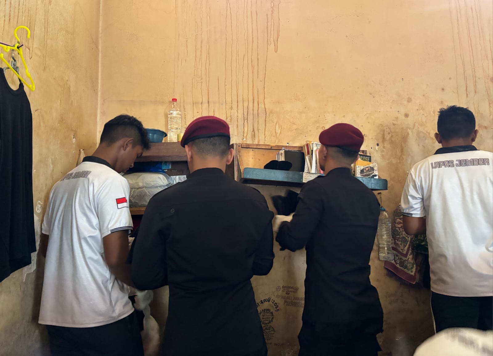 Gebrakan Zero Halinar, Lapas Jember Rutin Sikat Barang Terlarang di Kamar Warga Binaan
