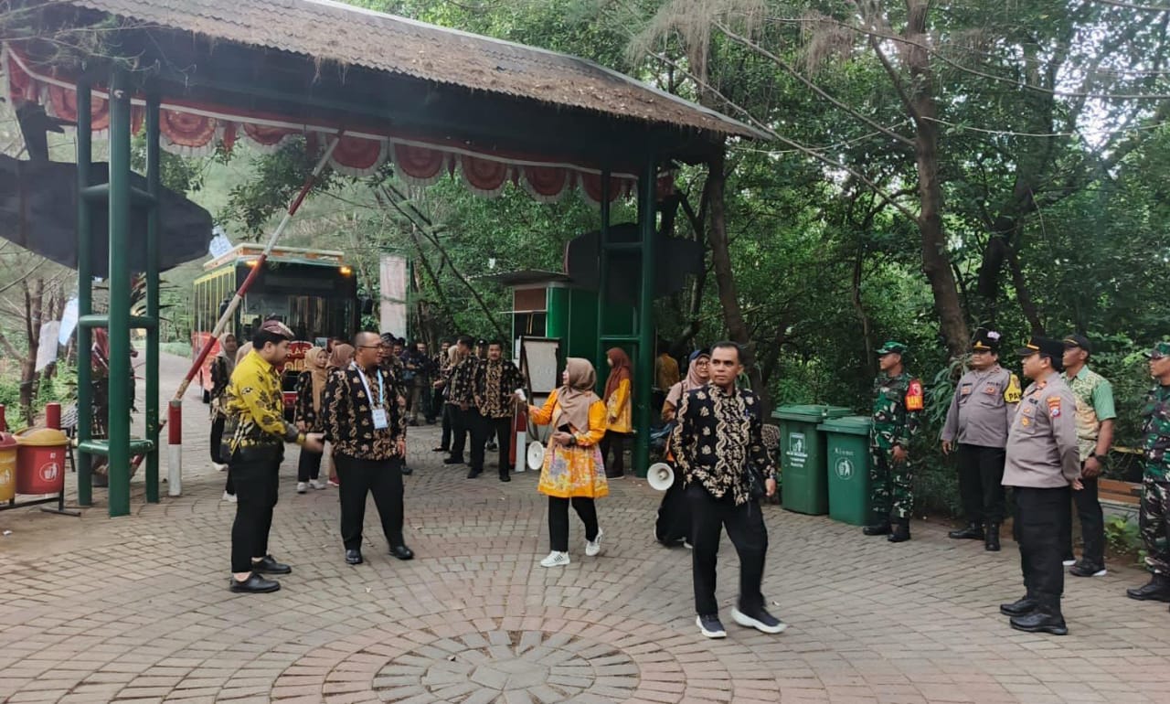 Polsek Gunung Anyar Kawal Ketat City Tour Peserta Munas VII APEKSI di Kebun Raya Mangrove