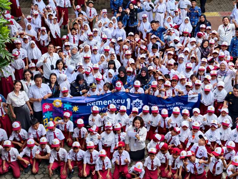 Kemenkeu Mengajar 10 Malang: Tanamkan Literasi Keuangan, Rajut Masa Depan