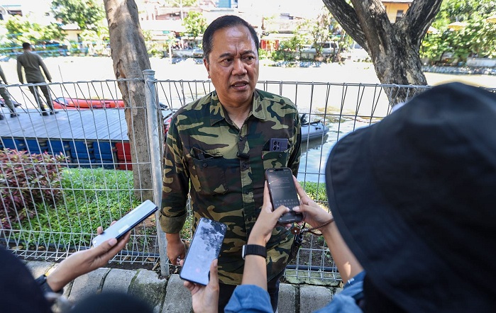 Pemkot Surabaya Pasang Penyaring di Sungai Pegirian untuk Mudahkan Pembersihan Sampah