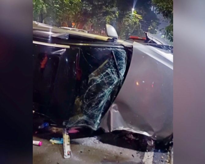 Laka Beruntun di Jalan Mayjen Sungkono Libatkan 2 Mobil dan 1 Pemotor