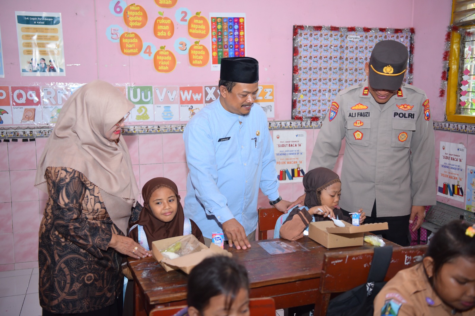 Polres Gresik Sosialisasikan Program Makan Bergizi Gratis di SD Bedilan