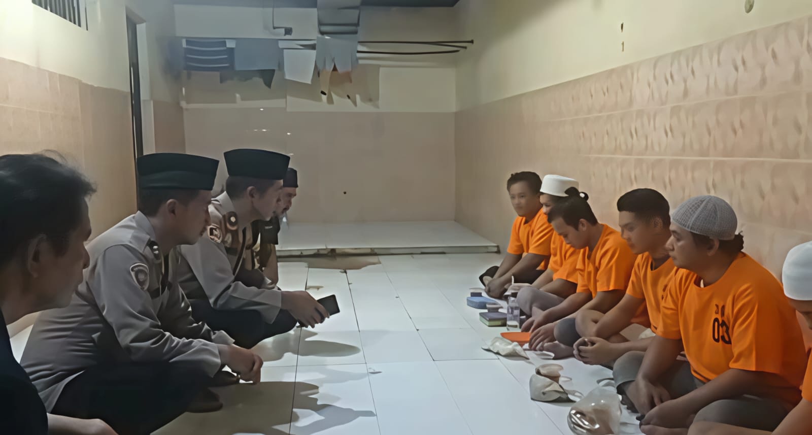 Polsek Krembangan Gelar Buka Bersama Tahanan, Wujud Kepedulian dan Pembinaan di Bulan Ramadan