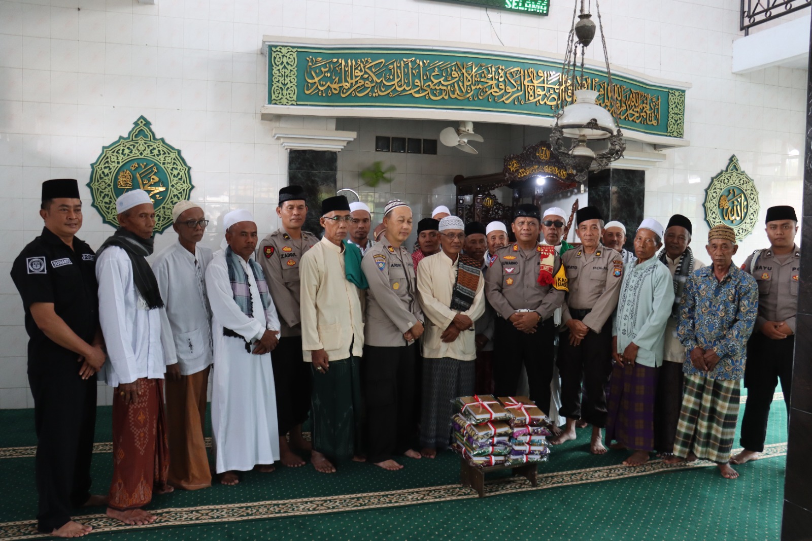 Safari Jumat di Masjid, Satlantas Polres Lumajang Imbau Tertib Berlalu Lintas kepada Jemaah