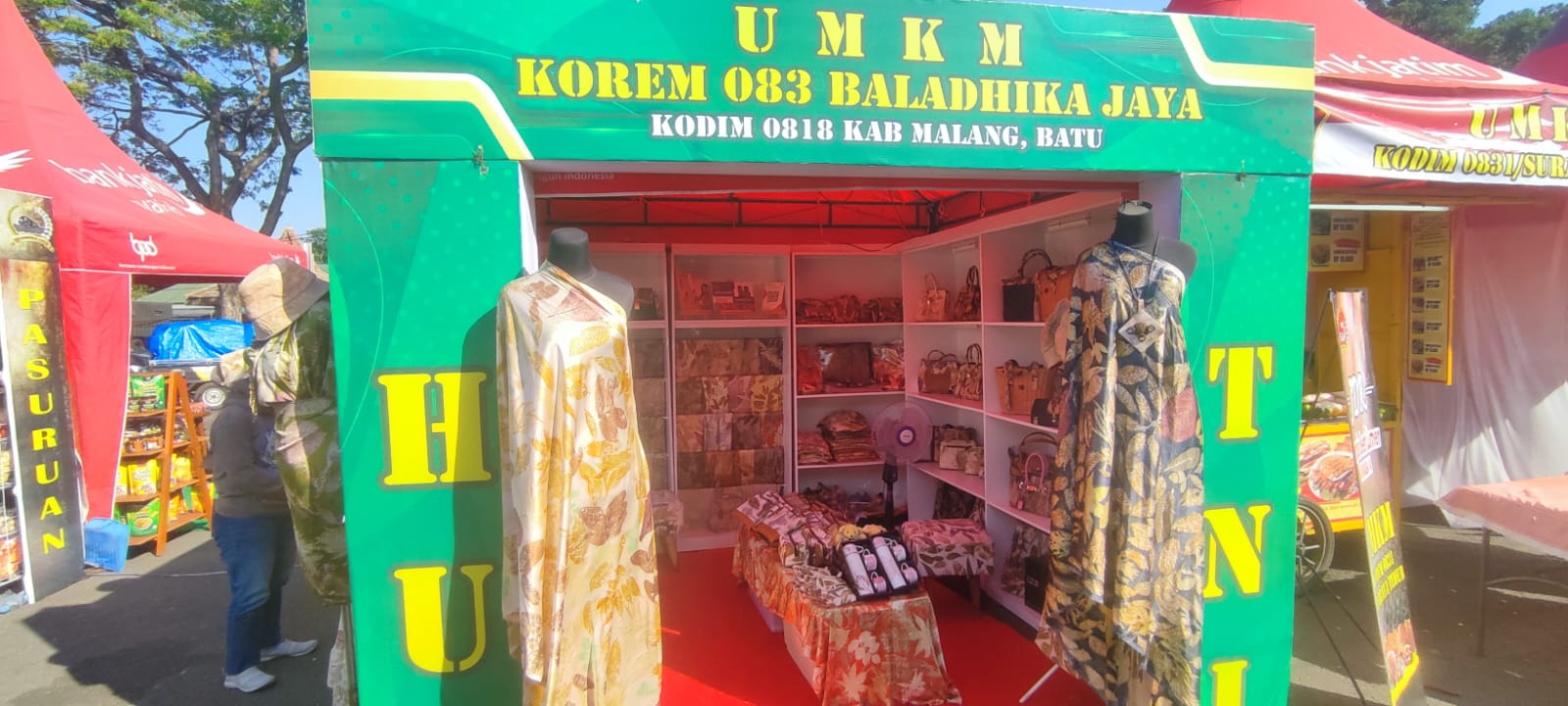 Produk UMKM Ibu Persit Korem 083 Baladhika Jaya Ramaikan Pahlawan Tour XIV di Kodam V/Brawijaya 