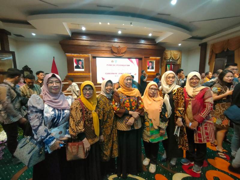 Momen Resepsi HPN 2025,  IKWI PWI Jatim Silaturahmi dengan Gubernur Khofifah